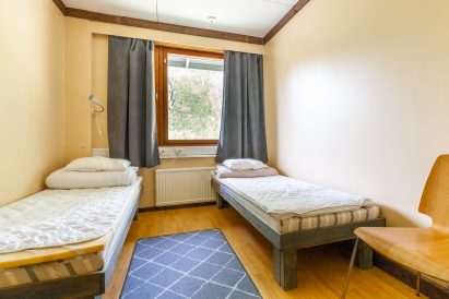 Yksi Evon Suuren Huvilan alakerran 2 hengen makuuhuoneista.