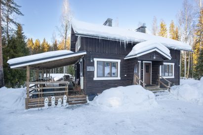 Evon Erähuvila talviasussaan.