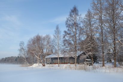 Aulangon Rantahuvila Aulangon Rauhan alueella sijaitsee kauniin Aulangonjärven pohjoisrannalla.