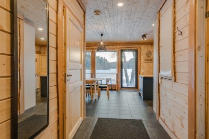 Aulangon Rantahuvilan eteisaula.