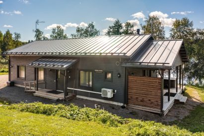 Aulangon Rantalan päärakennus.