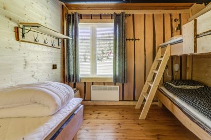 Aulangon Suuren Huvilan 3 hengen makuuhuone (makuuhuone 3).