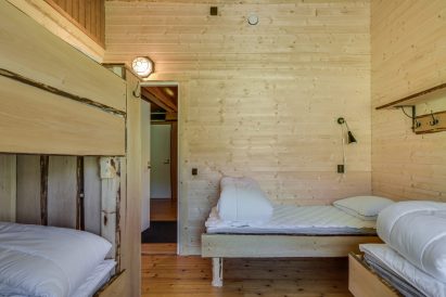 Aulangon Suuren Huvilan 4 hengen makuuhuone.