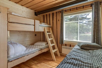 Aulangon Suuren Huvilan 3 hengen makuuhuone (makuuhuone 4).