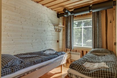 Aulangon Suuren Huvilan 2 hengen makuuhuone (makuuhuone 2).