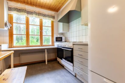 Evon Ruuhijärven keittiössä on mm. 2 liettä/uunia, 2 isoa jääkaappia ja astianpesukone.