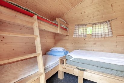 Evon Ruuhijärven pihalla sijaitseva 3-4 hengen makuuaitta.