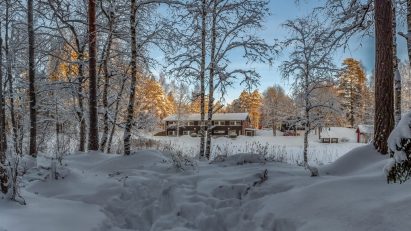 Evon Suuri Huvila Kaitalammin rannassa talviasussaan.