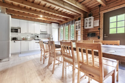 Evon Erähuvilan pääsalista on suora pääsy huvilaa kiertävälle ulkoterassille.