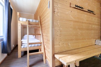 Evon Rantahuvilan saunaosaston yhteydessä on 2 hengen makuusoppi.