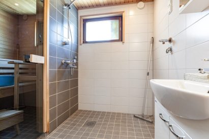 Evon Riistahuvilan kylpyhuone.