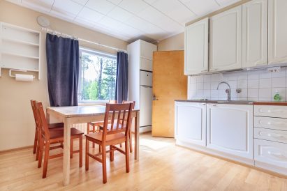 Evon Rantahuvilan keittiö.