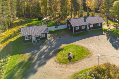 Evon Kaksikon muodostavat Evon Riistahuvila ja Evon Rantahuvila.