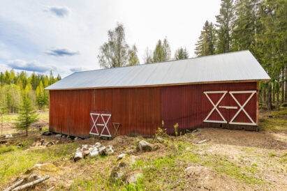 Hämeen Privaatin metsäpuutarhan reunamilla sijaitseva tapahtumalato.