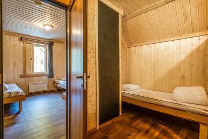 Hämeen Privaatin yläkerran makuuhuoneiden välissä sijaitsee viihtyisä makuualkovi.