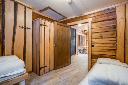 Hämeen Privaatin alakerran 2 hengen makuuhuone.