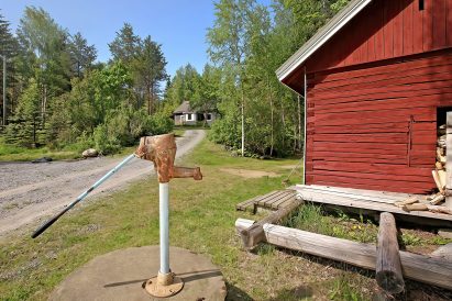 Hämeen Privaatin vanhat hirsiset piharakennukset muistuttavat alueen menneisyydestä hämäläisenä maatilana.