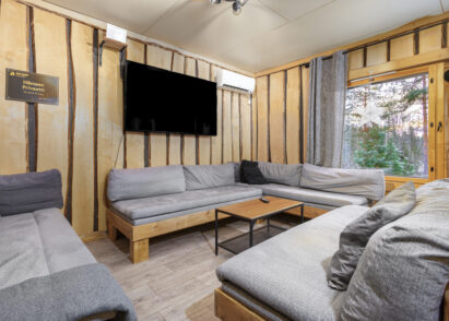 Hämeen Privaatin olohuone sijaitsee pääsalin perällä. Salin vieressä on erillinen kodikas kabinetti.