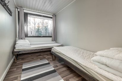 Lähdekallion Huvilan 2 hengen makuuhuone (nro 3).
