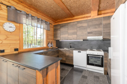 Lopen Luksuksen keittiön varusteina ovat astianpesukone, liesi/uuni, kahvin- ja vedenkeitin, leivänpaahdin, mikrouuni, jääkaappi ja jääkaappi/pakastin.