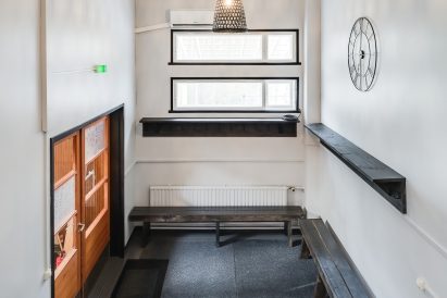 Räyskälän Suuren Huvilan pääaulan sisäänkäynti.