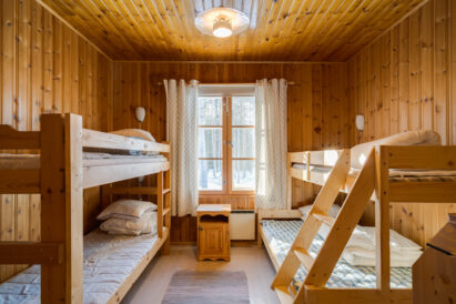 Evon Ruuhijärven päärakennuksen pieni makuuhuone.